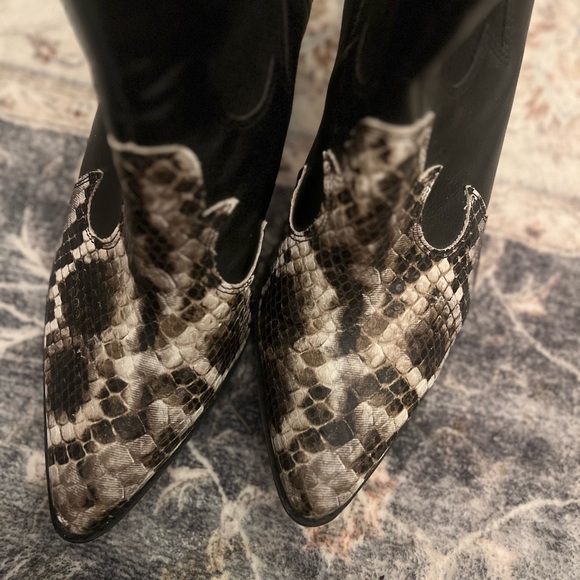 Coconuts by Matisse Black and Brown Ankle Boots - Picture 7 of 7